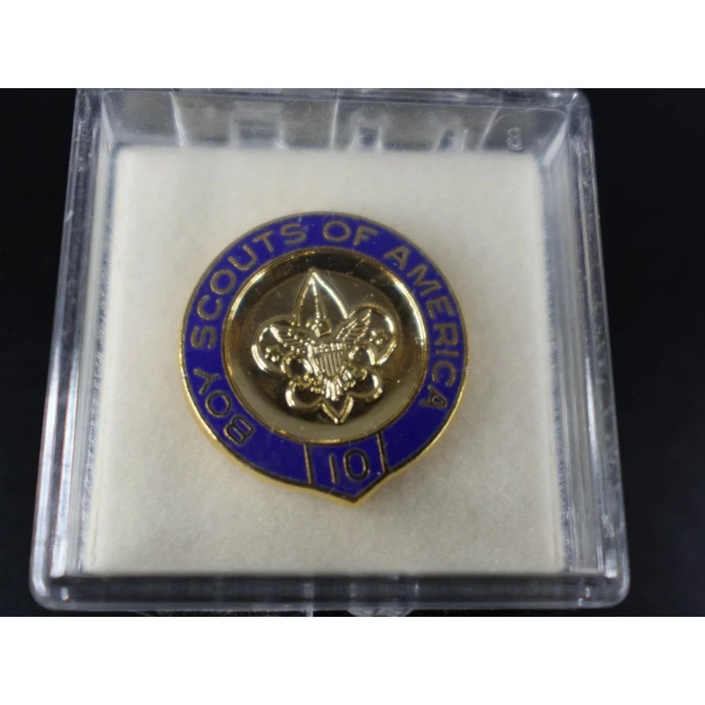 Boy Scouts of America Lapel Pin 10 Year Anniversary Emblem Gold Tone Blue Enamel